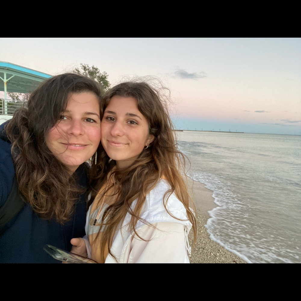 Meet your Poshers, Paula & Sophia